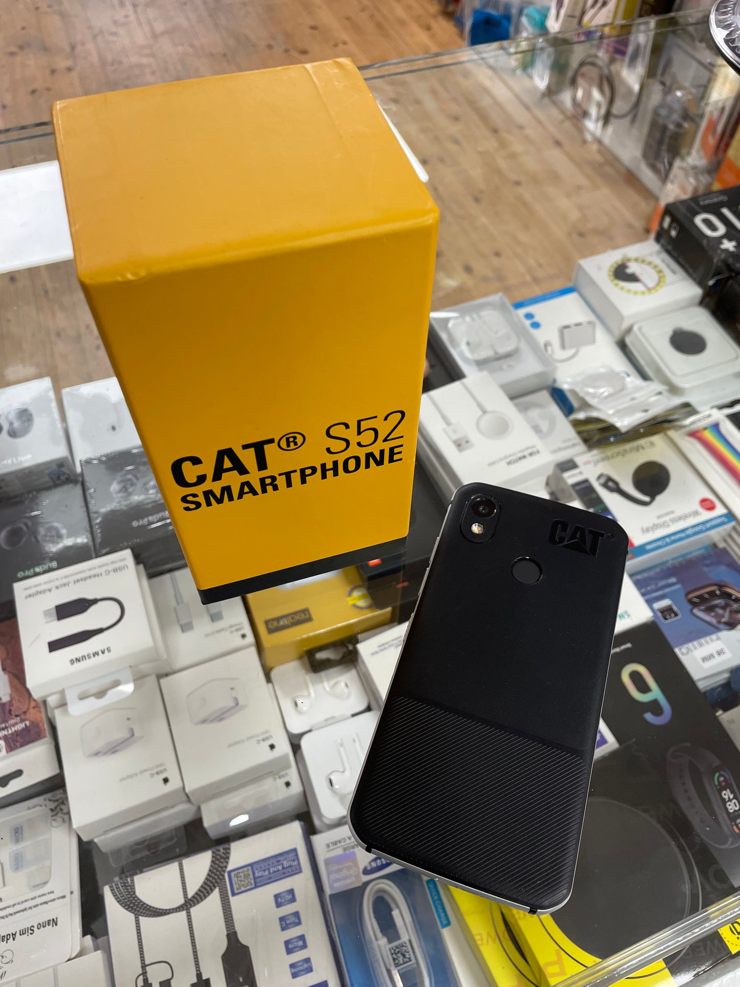 CAT s52